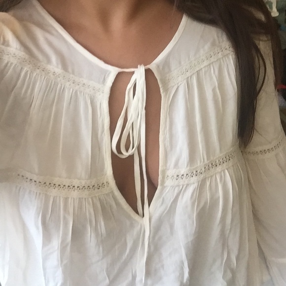 New- perfect condition. Flowy white urban top - Picture 2 of 4