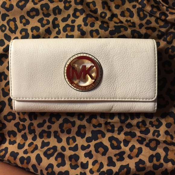 Michael kors wallet!