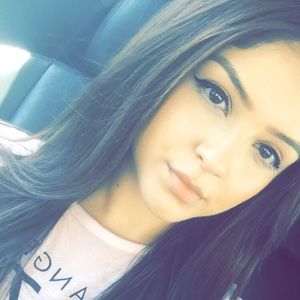 Meet your Posher, Yesenia