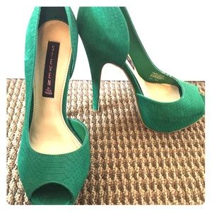 Steve Madden green snake skin heels