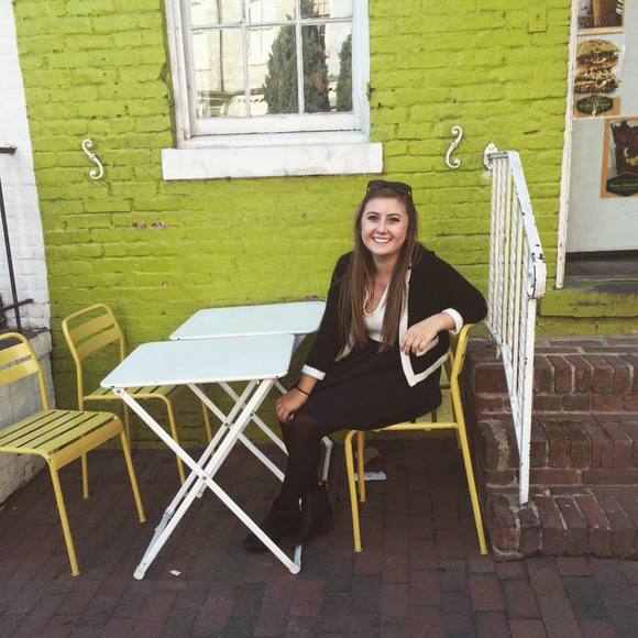 Meet your Posher, Caroline - Picture 1 of 1