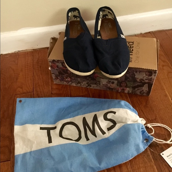 Navy blue toms