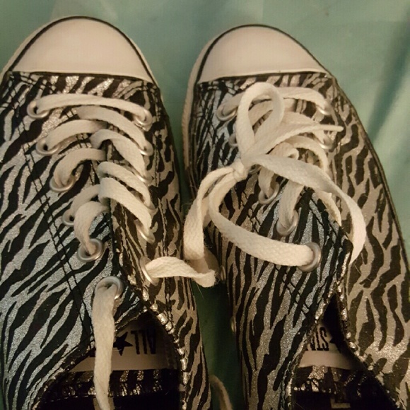 Converse glitter zebra print low tops