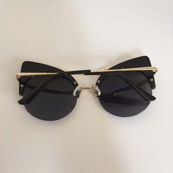 Andrea sunglasses 🕶 - Picture 2 of 2