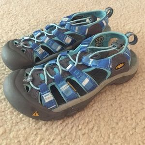 Keen sandals size 8.5