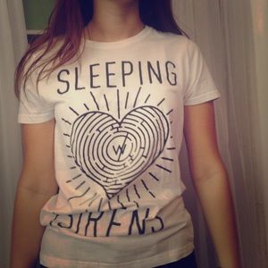 FINAL PRICE DROP✨Sleeping W/Sirens HotTopic  tee