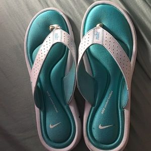 Nike flip flops
