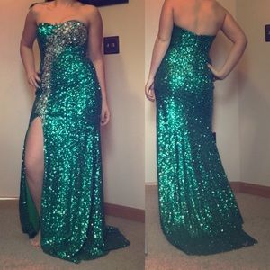 Beautiful prom dress. In excellent condition!