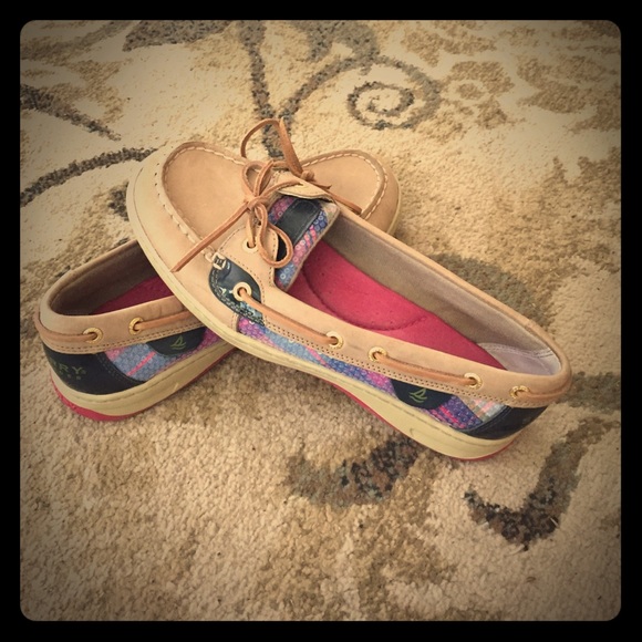 Brand new condition! Very pretty:)