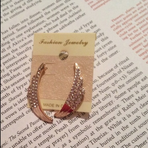 Jewelry - ❗️last one❗️ gold wing earrings