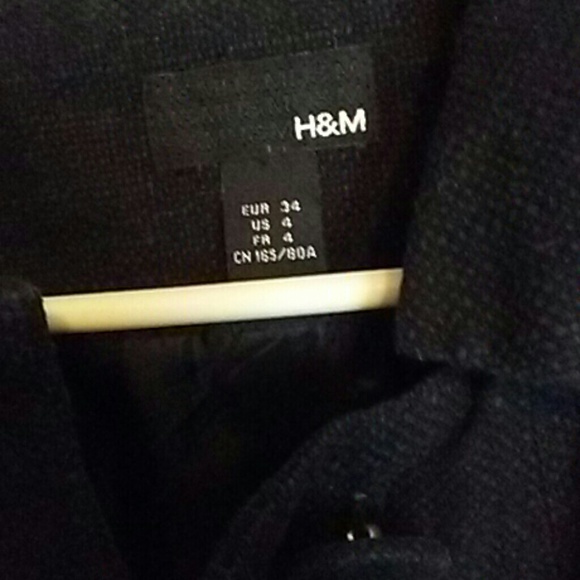 Black coat. Very light. 3/4 sleeve vintage look. - Picture 2 of 2