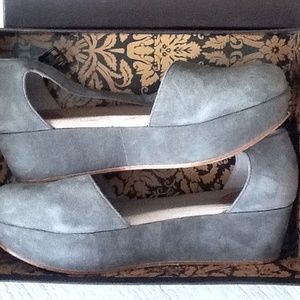 Gee WaWa Grey all leather platform low heel 9