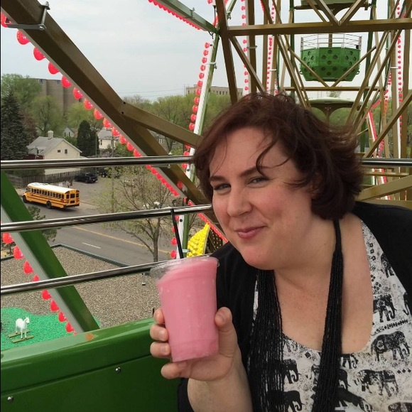 Meet your Posher, Nikki - Picture 1 of 2