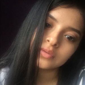 Meet your Posher, Roxana