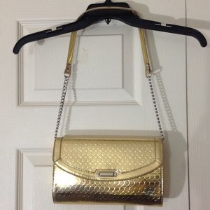 Nine West gold circle pattern shoulder-carry purse