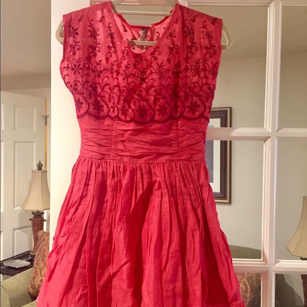 Bright strawberry colored dress - Picture 3 of 4
