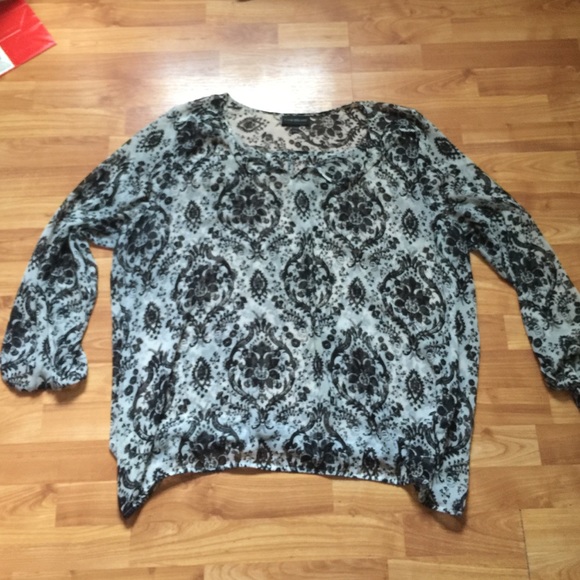 😍2 for $25😍 Black and White Blouse