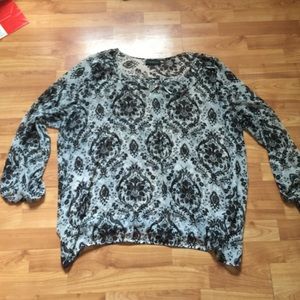 😍2 for $25😍 Black and White Blouse