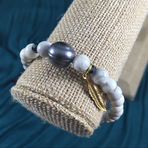 White Turquoise and Pearl stretch bracelet