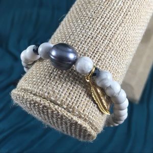 White Turquoise and Pearl stretch bracelet