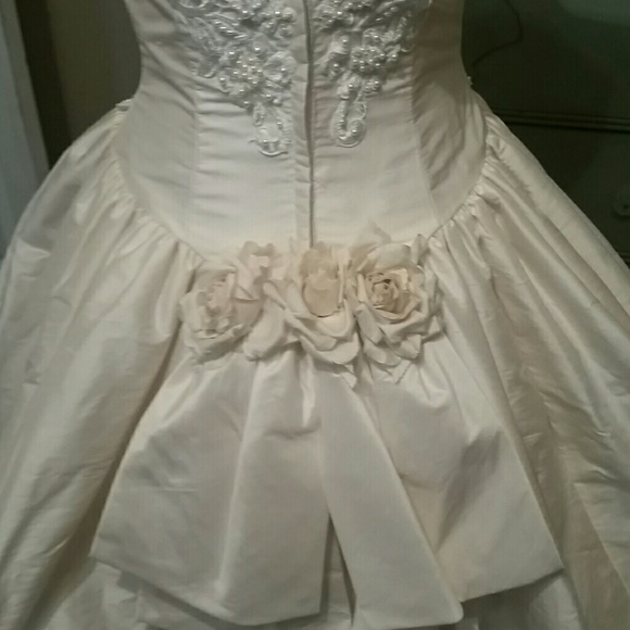 Raw silk boutique wedding gown - Picture 3 of 4