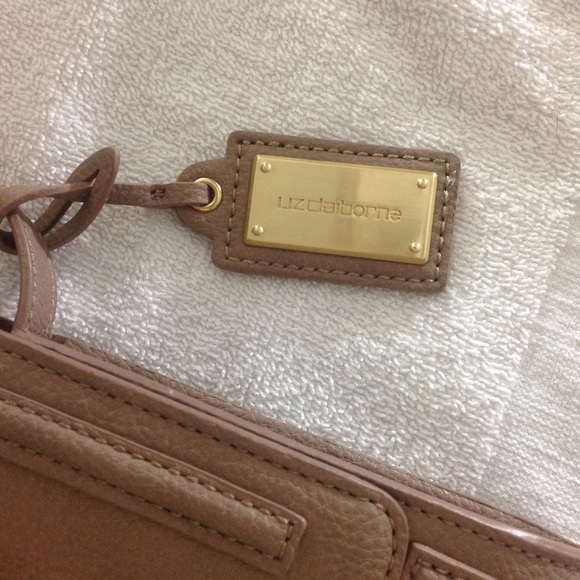 Taupe Liz Claiborne *2-in-1* multi-pocket purse - Picture 4 of 5