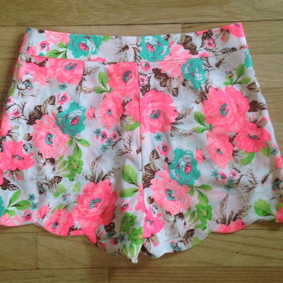 🎀SALE!🎀Bright Neon Floral Shorts - small - Picture 4 of 4