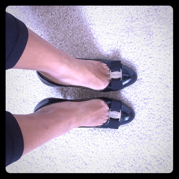 Gorgeous ferragamo 3 inch heel classic black bow