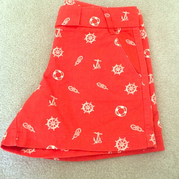 Red jcrew chino shorts. Nautical chic💁🏼