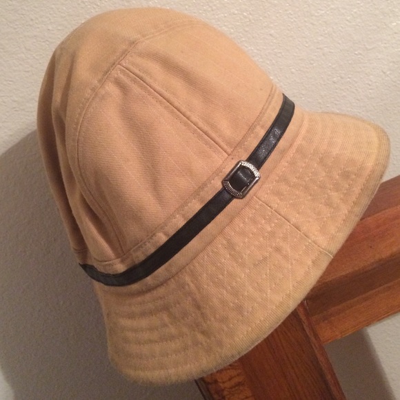 Tan hat