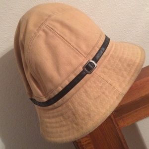 Tan hat