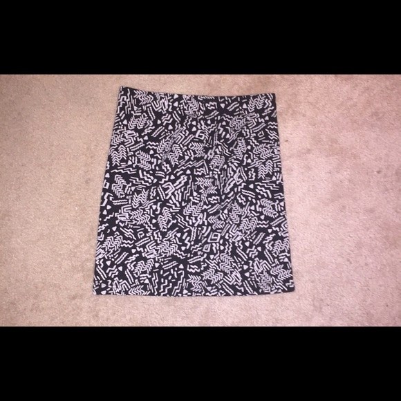 GARAGE BLACK AND WHITE AZTEC PATTERN PENCIL SKIRT