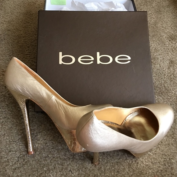 Bebe - Gold heels