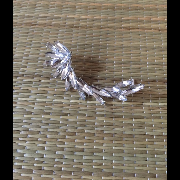 🆕 'LAST ONE' LAST ONE GLAM CRYSTAL EAR CUFF - Picture 2 of 4
