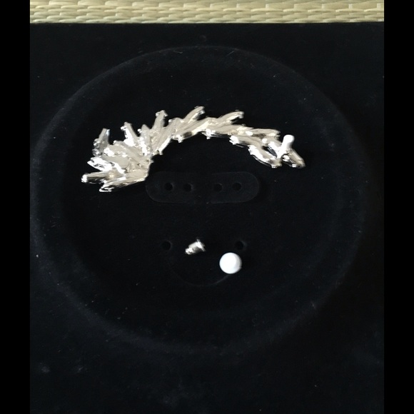 🆕 'LAST ONE' LAST ONE GLAM CRYSTAL EAR CUFF - Picture 4 of 4