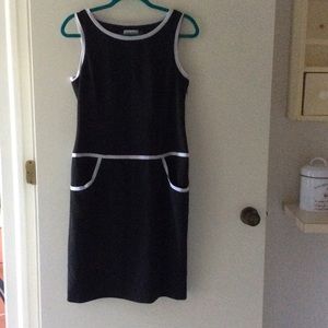 Dress with side zipper