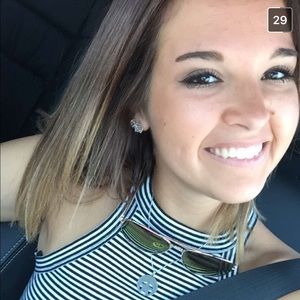 Meet your Posher, Courtney