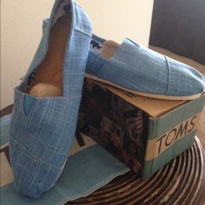 Brand new Toms, size 8