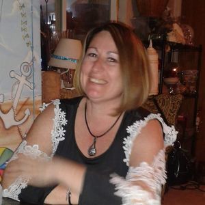 Meet your Posher, Debbie