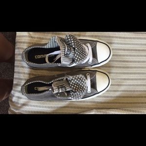 Grey converse