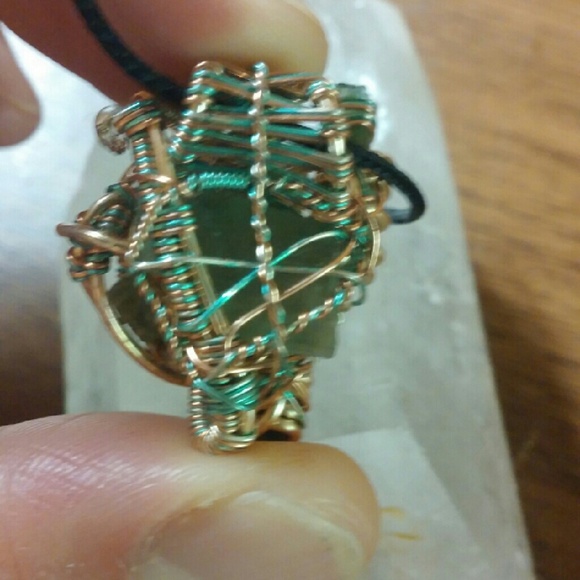 Green Tourmaline mini wire wrap - Picture 1 of 2