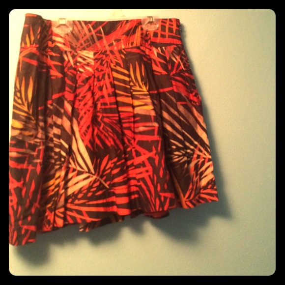 High waisted pleated skirt