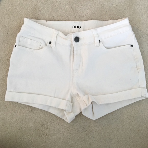 White BDG mid rise jean shorts URBAN OUTFITTERS