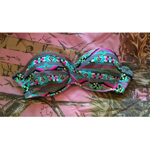 Strappless bikini top
