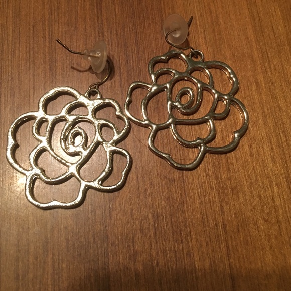 Earrings - Picture 1 of 1