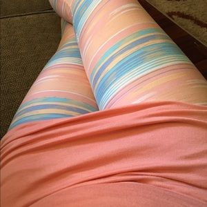 Lularoe Outfit -   TC leggings & Large Julia