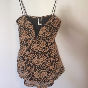 Deep V neck sleeveless top