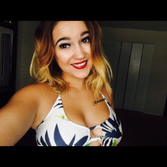 Meet your Posher, Kayla