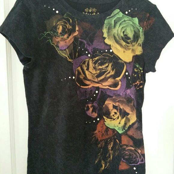 Flower design distressed t-shirt