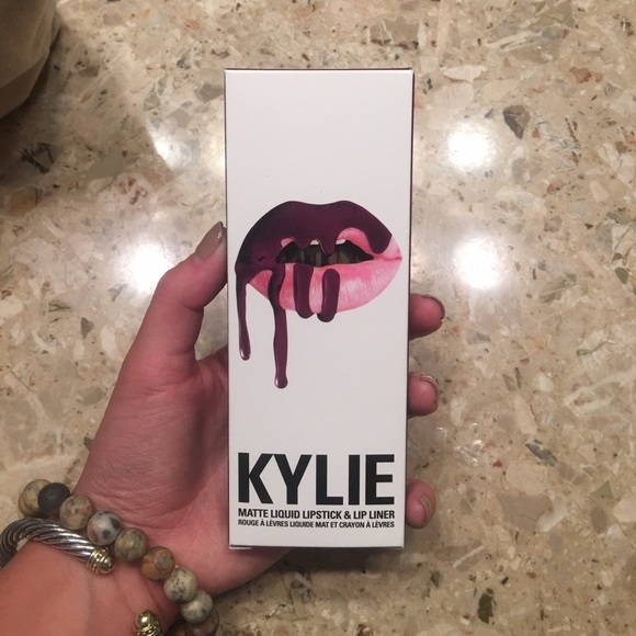 Kylie lip kit, color- kourt k